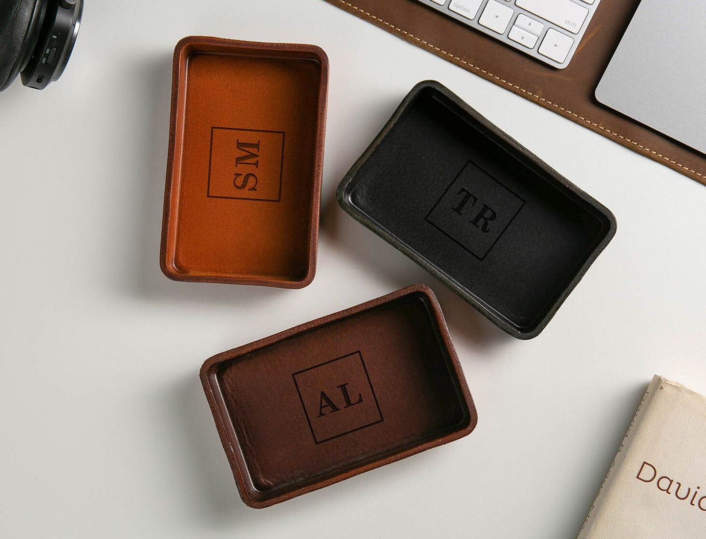 Vegetable Tanned Hard Leather Valet (Design 7) - Engraved Monogram EDC Tray for Men Groomsmen Husband Boyfriend Father Dad Son Gift