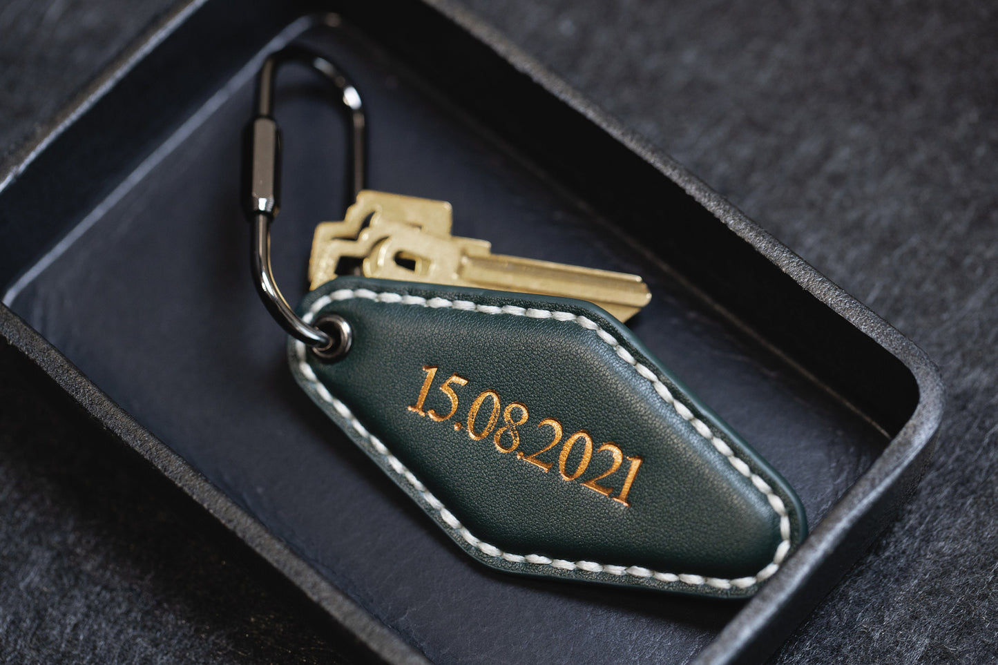 Embossed Diamond Leather Keychains (Name) - Personalized Leather Key Holder Organizer, Anniversary Birthday Travel Military Officer Gift