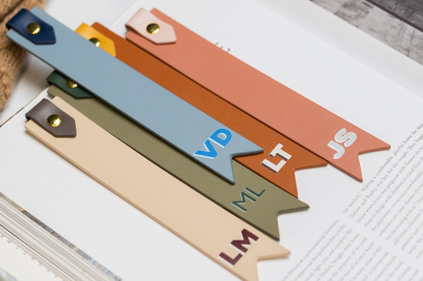 Personalized Leather Bookmark w/ Loop (Design 1) - Custom Page Marker Reading Essential Literary Accessory College Gift for Book Lovers
