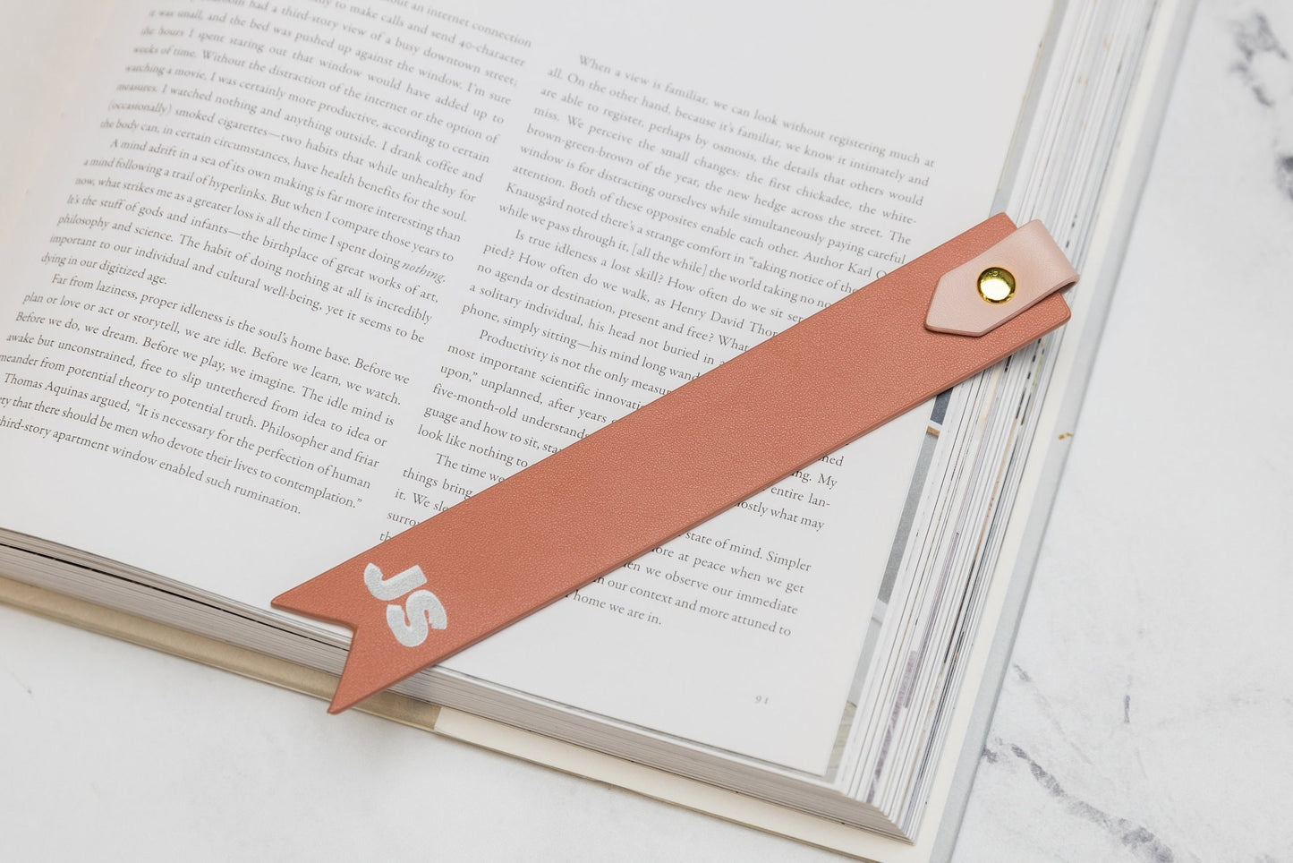 Personalized Leather Bookmark w/ Loop (Design 1) - Custom Page Marker Reading Essential Literary Accessory College Gift for Book Lovers