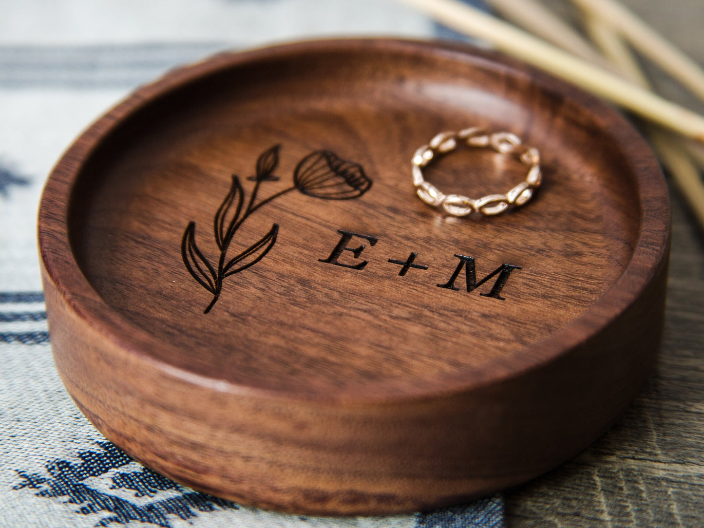 Engraved Floral Tray - Round / Oval Jewelry Tray 5th Engagement Wedding Anniversary for Husband Wife Couple Custom Gift, gift for her