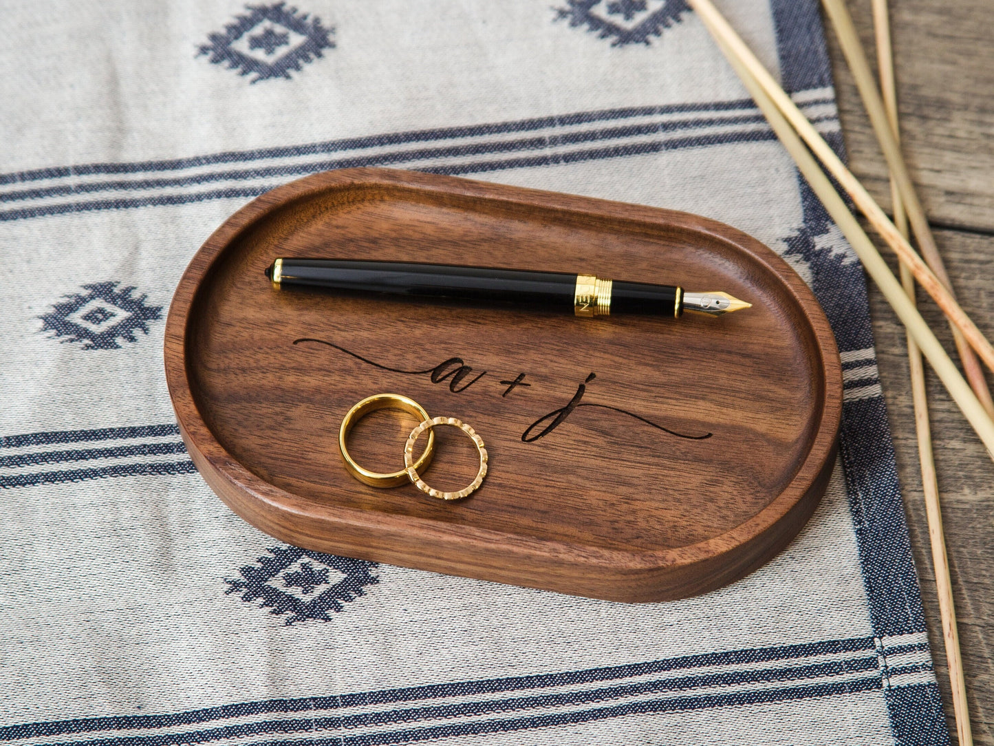 Engraved Floral Tray - Round / Oval Jewelry Tray 5th Engagement Wedding Anniversary for Husband Wife Couple Custom Gift, gift for her