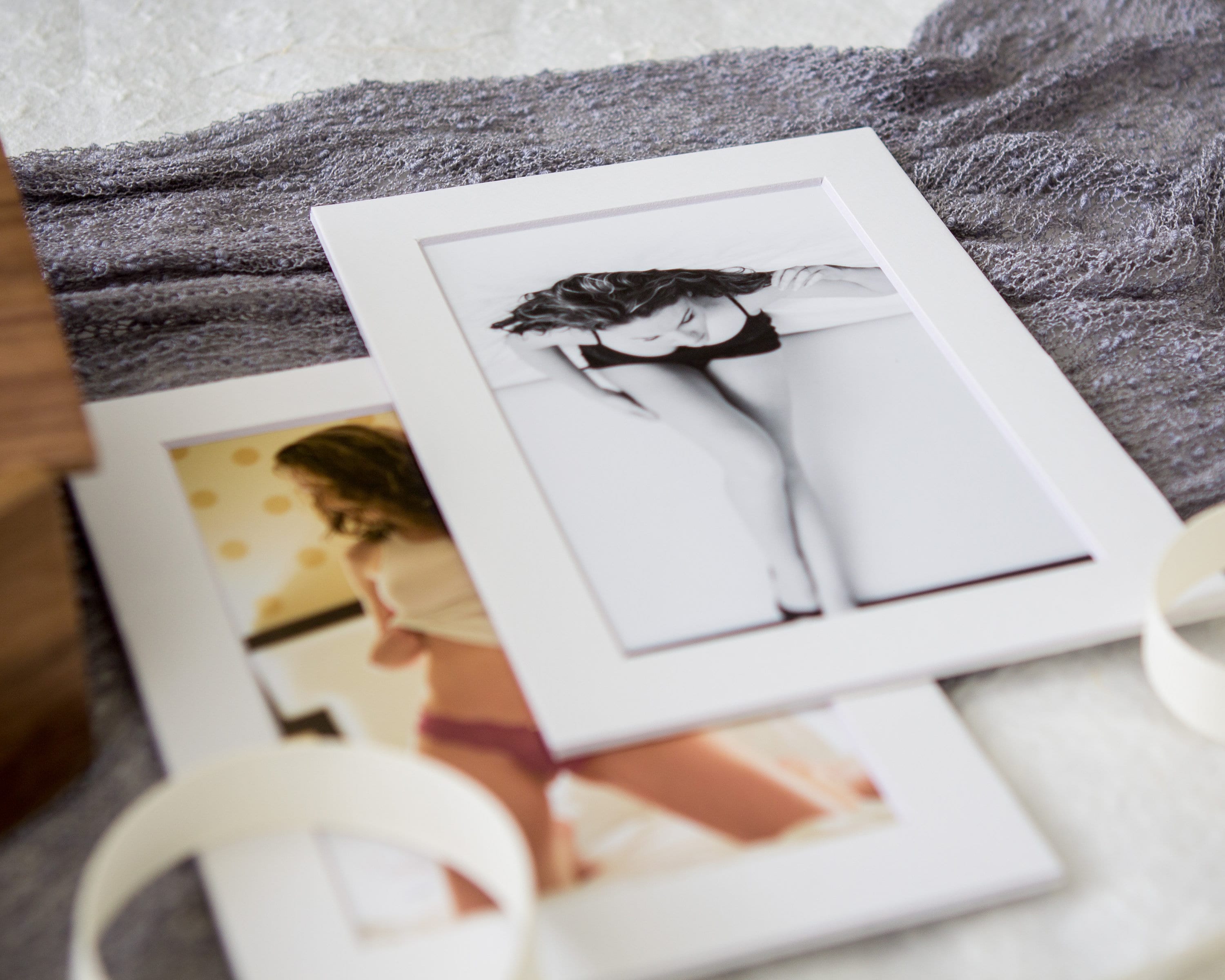 Wood Boudoir Box with 10 Photo Mats for 4x6 Prints