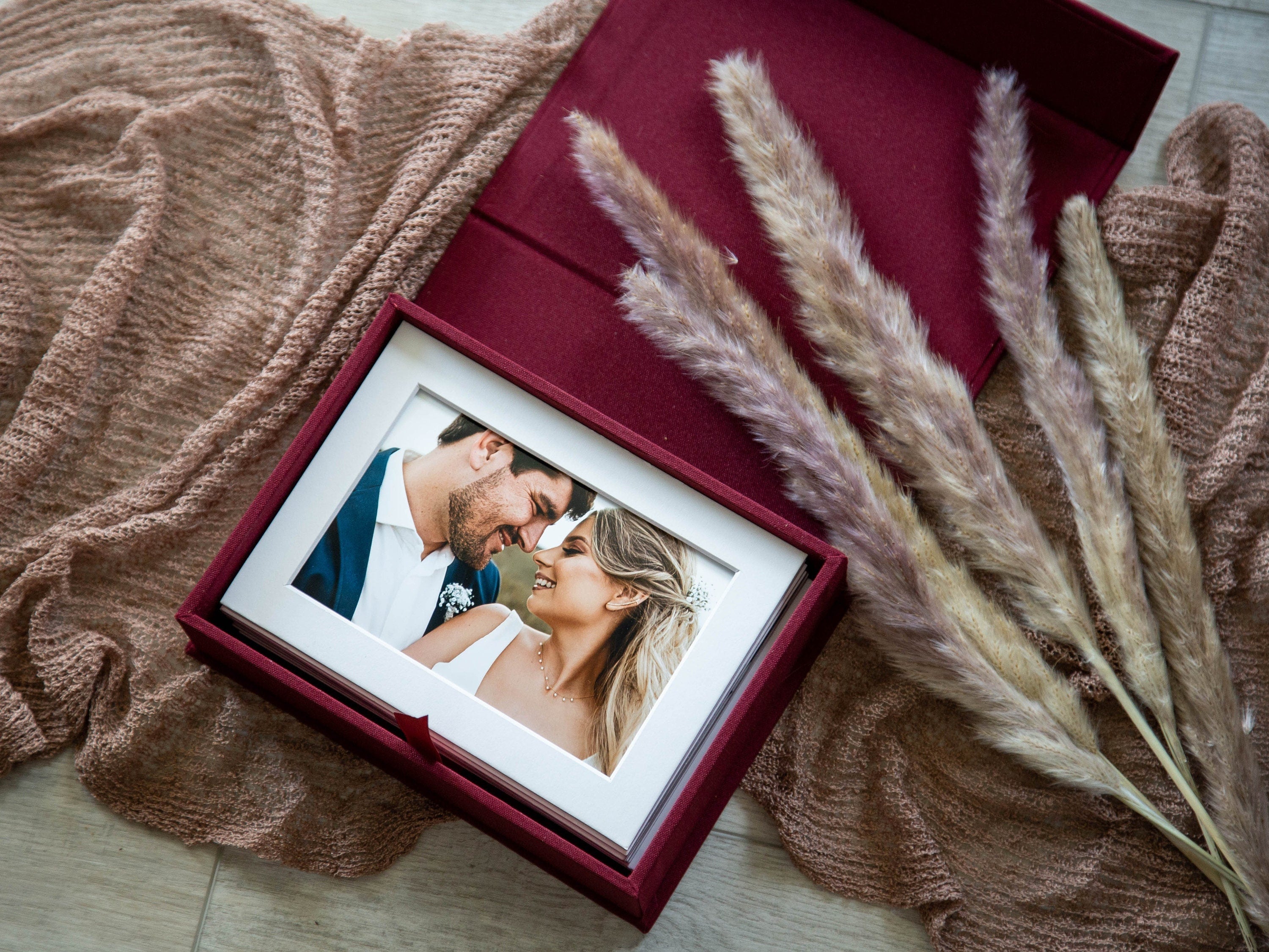 5x7" Embossed Linen Photo Box