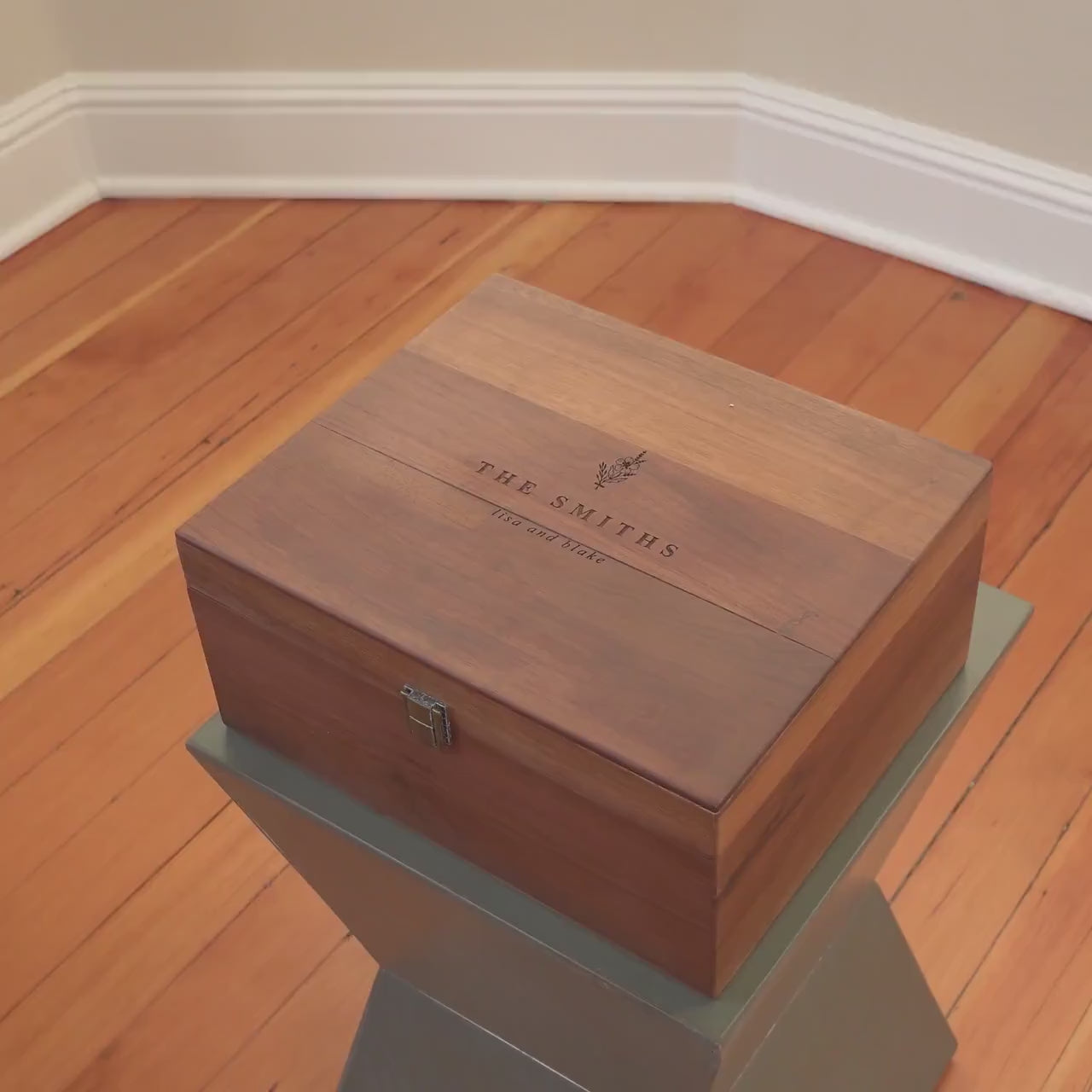 Custom Name Wood Memory Box – Anniversary Gift for Couple
